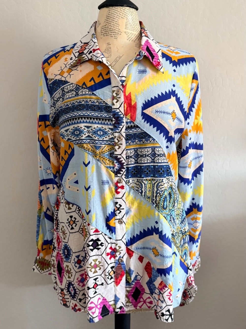 Beautiful CALESSA Abstract Long Sleeve Button Up Blouse Top M